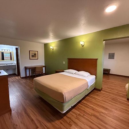 Relax Inn & Suites Mattoon Exterior photo