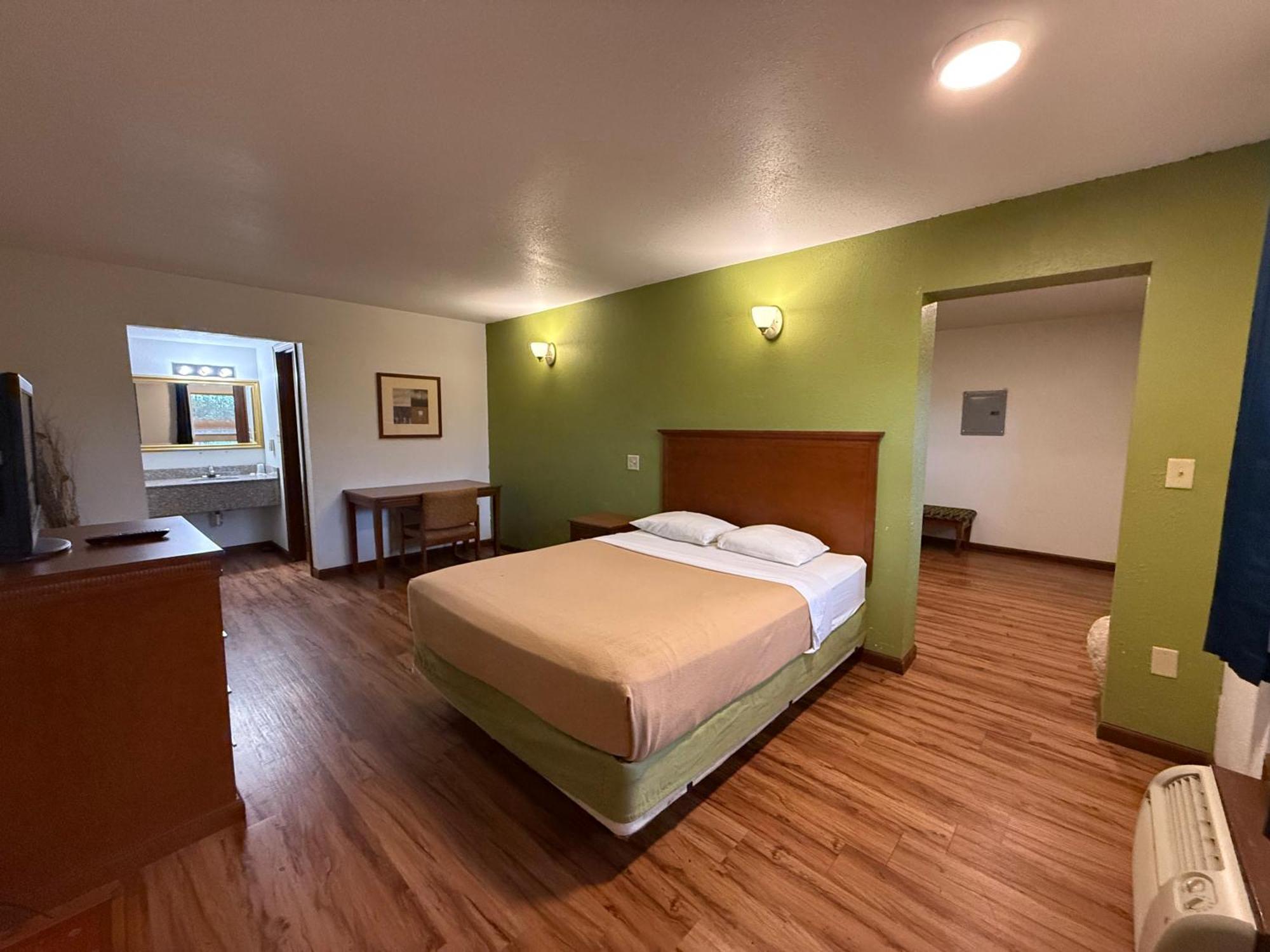 Relax Inn & Suites Mattoon Exterior photo