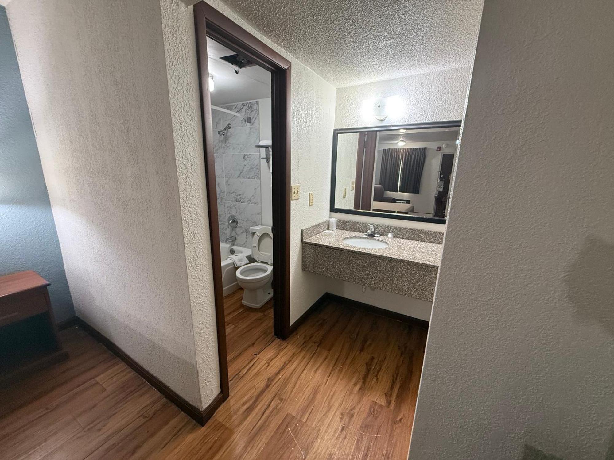 Relax Inn & Suites Mattoon Exterior photo